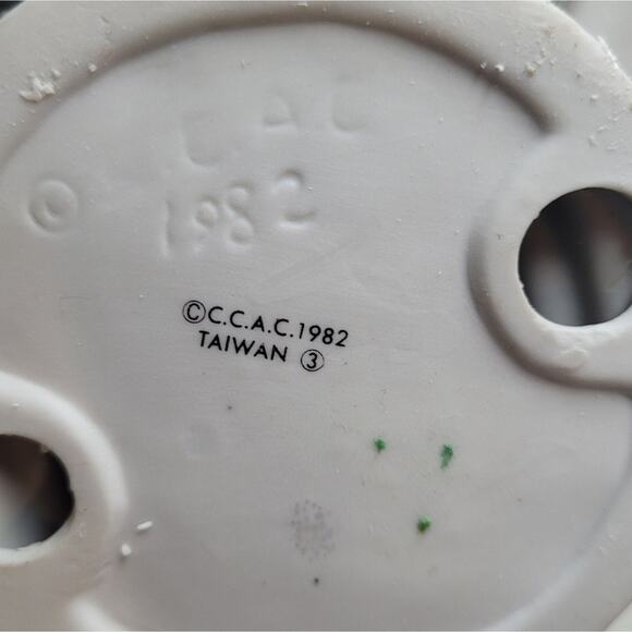 Vtg 1982 Spirit Of Christmas Handpainted Porceline Santa Clause & Child Figurine - Picture 8 of 8